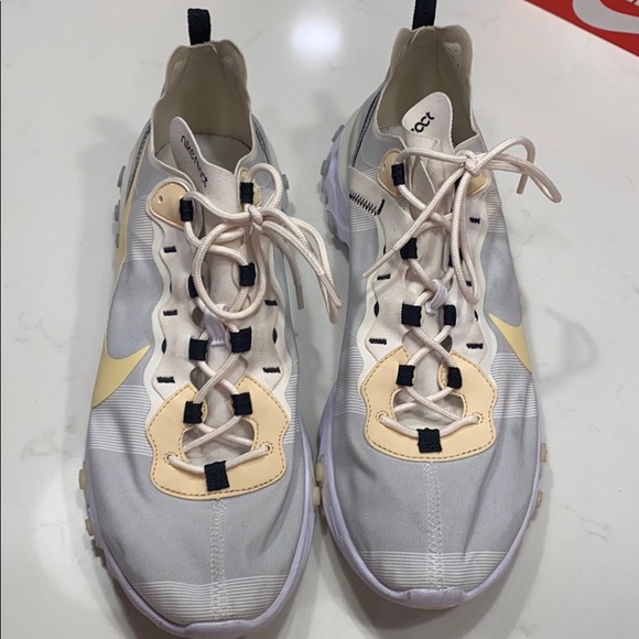 Gently used without a box Nike shoes - Picture 2 of 3